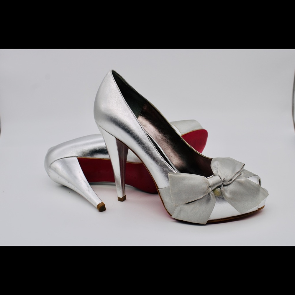 Paris Hilton, size 8, Black and Silver
